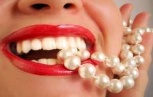 Top Tips to Whiten Your Teeth and Flaunt a Sparkly White Smile